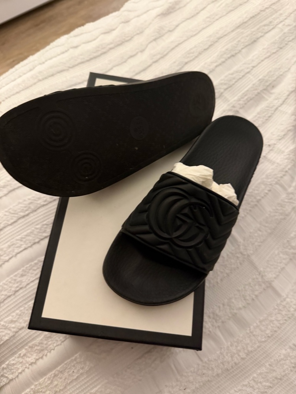Gucci Black Quilted Logo Slide Sandals - Picture 2 of 3